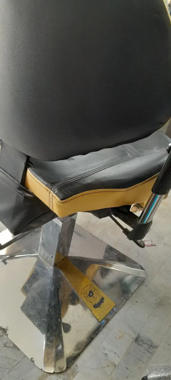 صندلی اصلاح ارایشگاه|آرایشگاه و سالن‌های زیبایی|کاشان, رسالت|دیوار