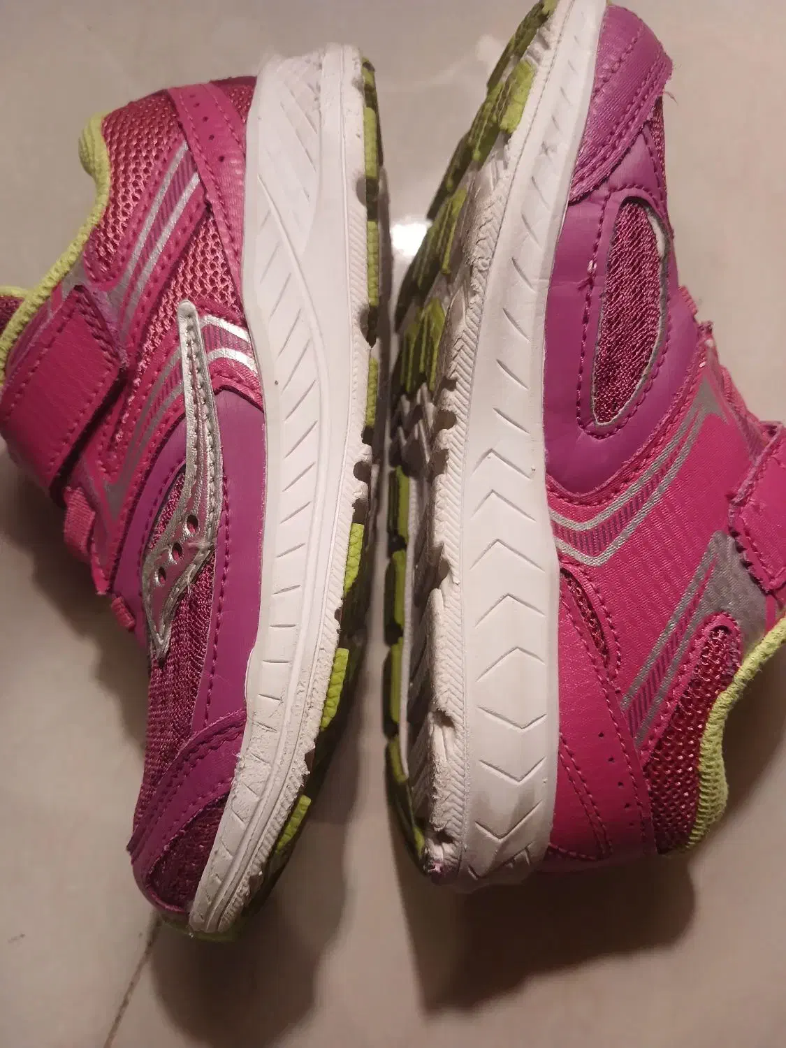 کتانی برند saucony|کفش و لباس بچه|تهران, فرمانیه|دیوار