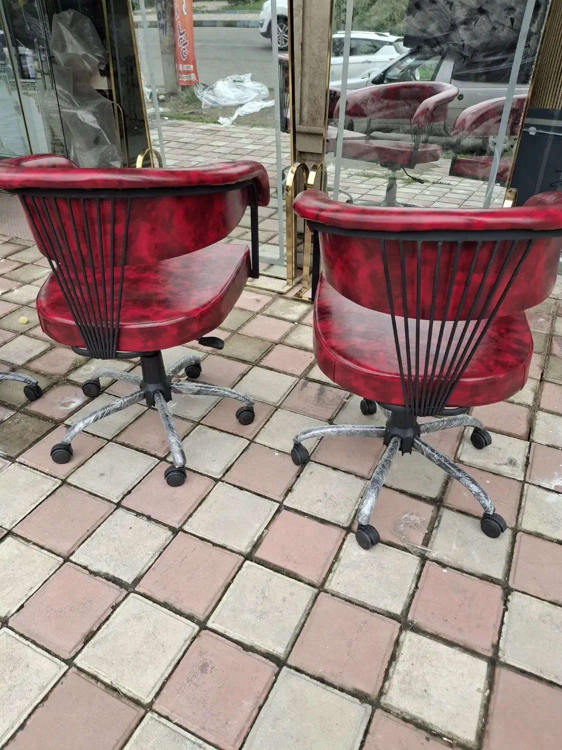 صندلی گیتاری|آرایشگاه و سالن‌های زیبایی|رشت, امین الضرب|دیوار