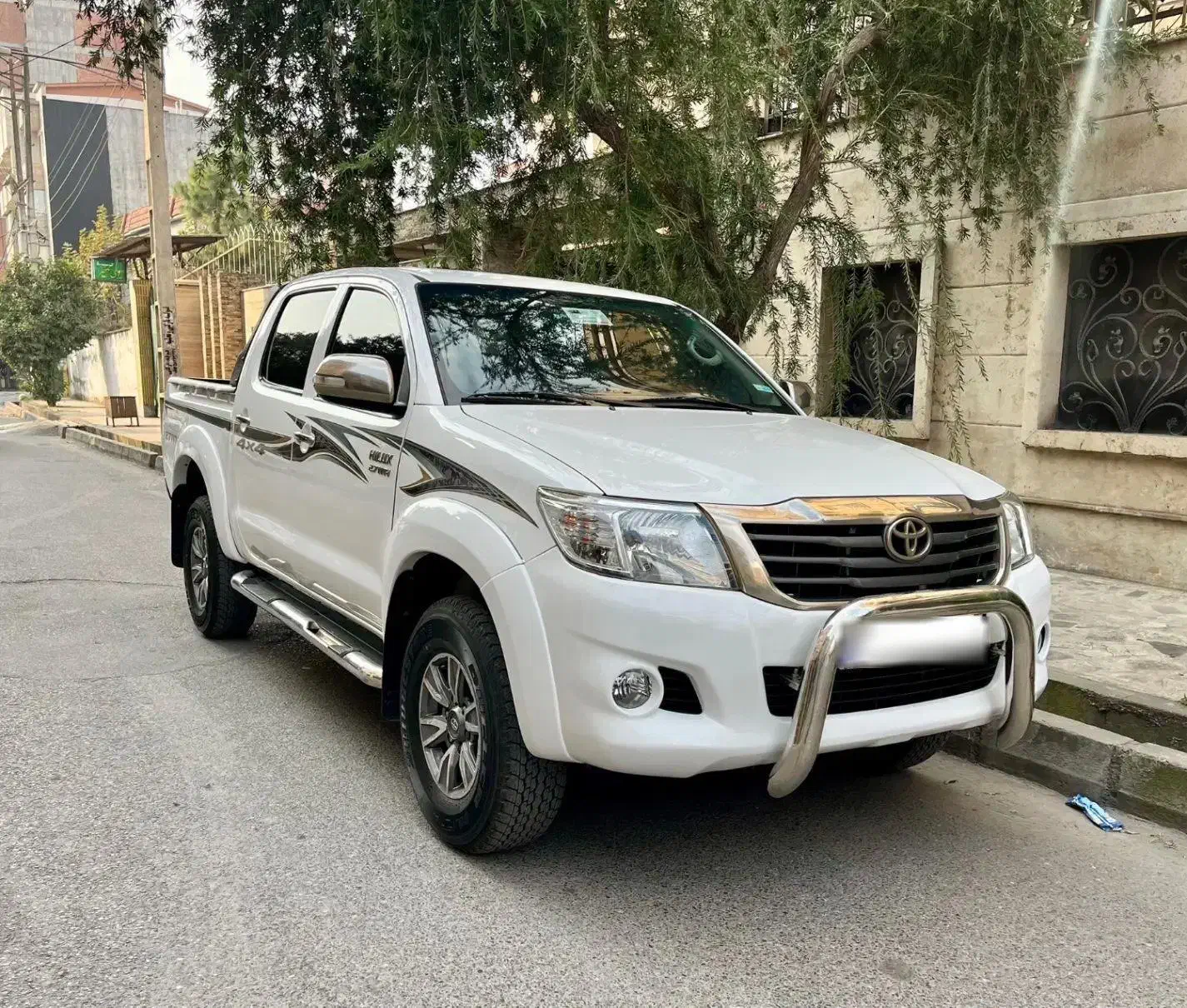 تویوتا هایلوکس ۲۰۱۵ دنده ای|خودرو سواری و وانت|آمل, |دیوار