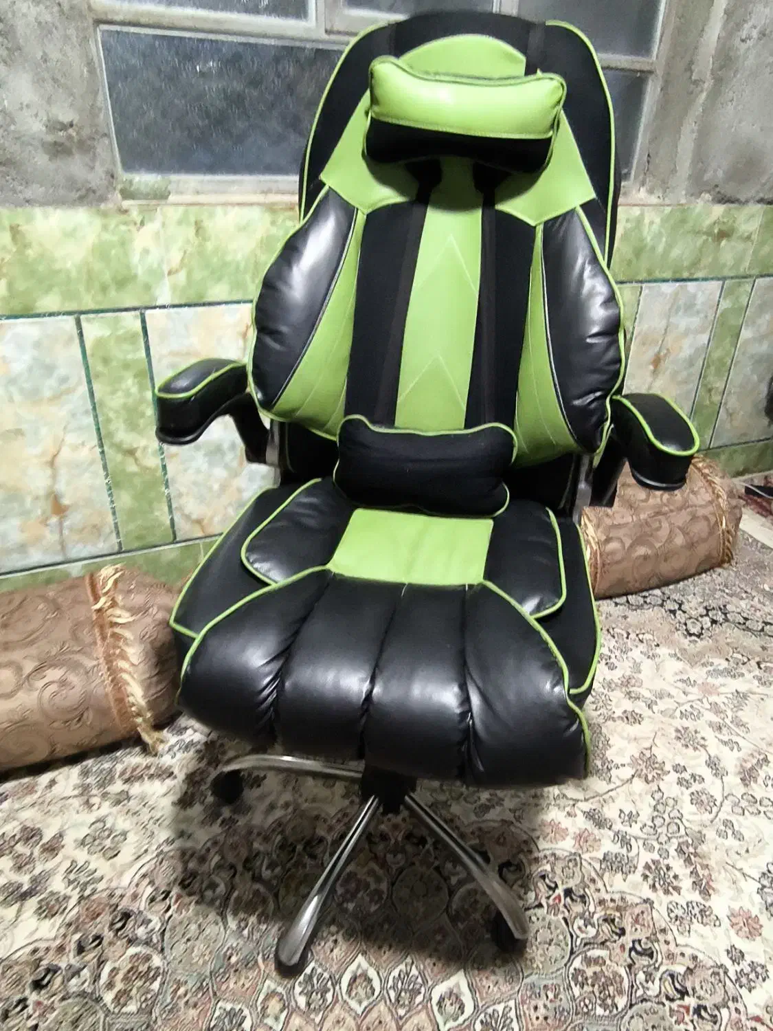 صندلی چرخدار|صندلی و نیمکت|زاهدان, |دیوار