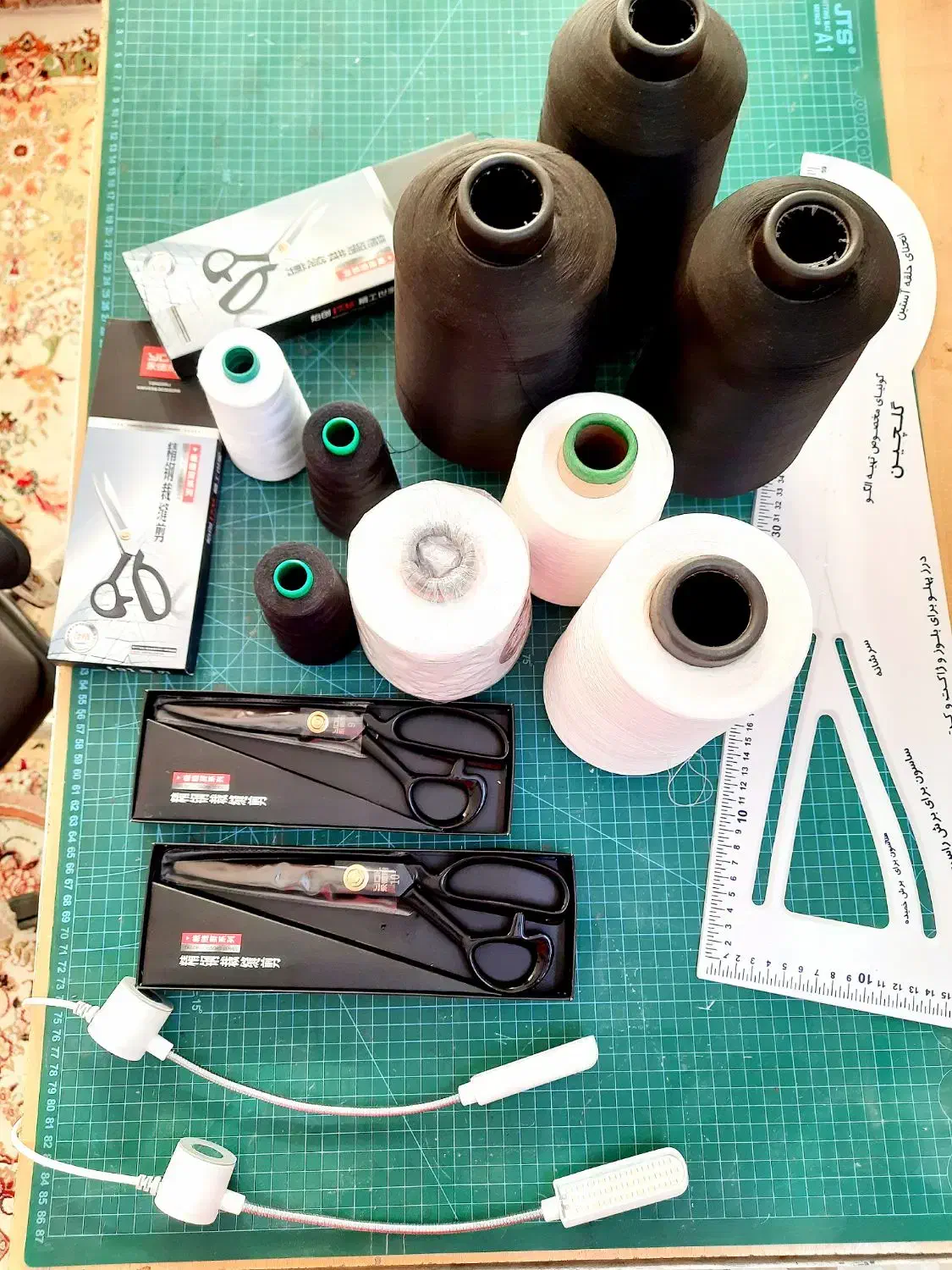 تعدادی وسایل خیاطی باقیمت عالی به فروش میرسد|لوازم خیاطی و بافتنی|گرمسار, |دیوار