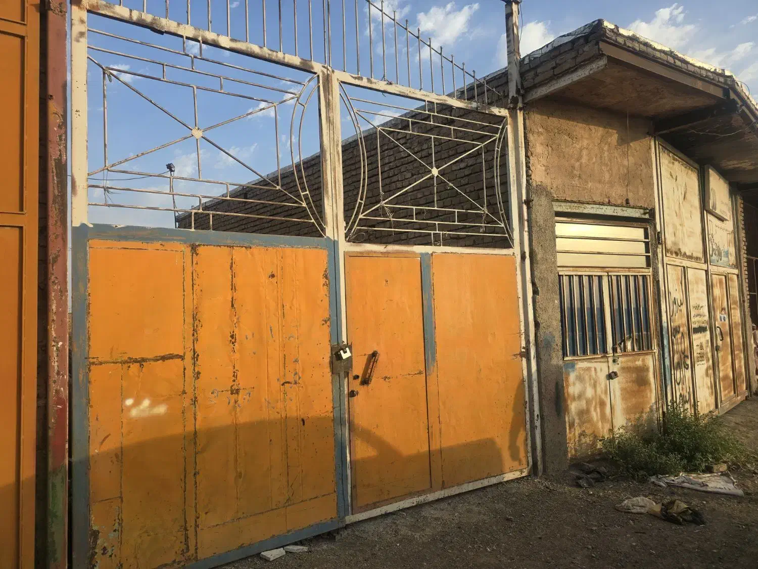 گاراژ با دو دربند مغازه  فروشی|فروش مغازه و غرفه|سبزوار, قصبه غربی|دیوار