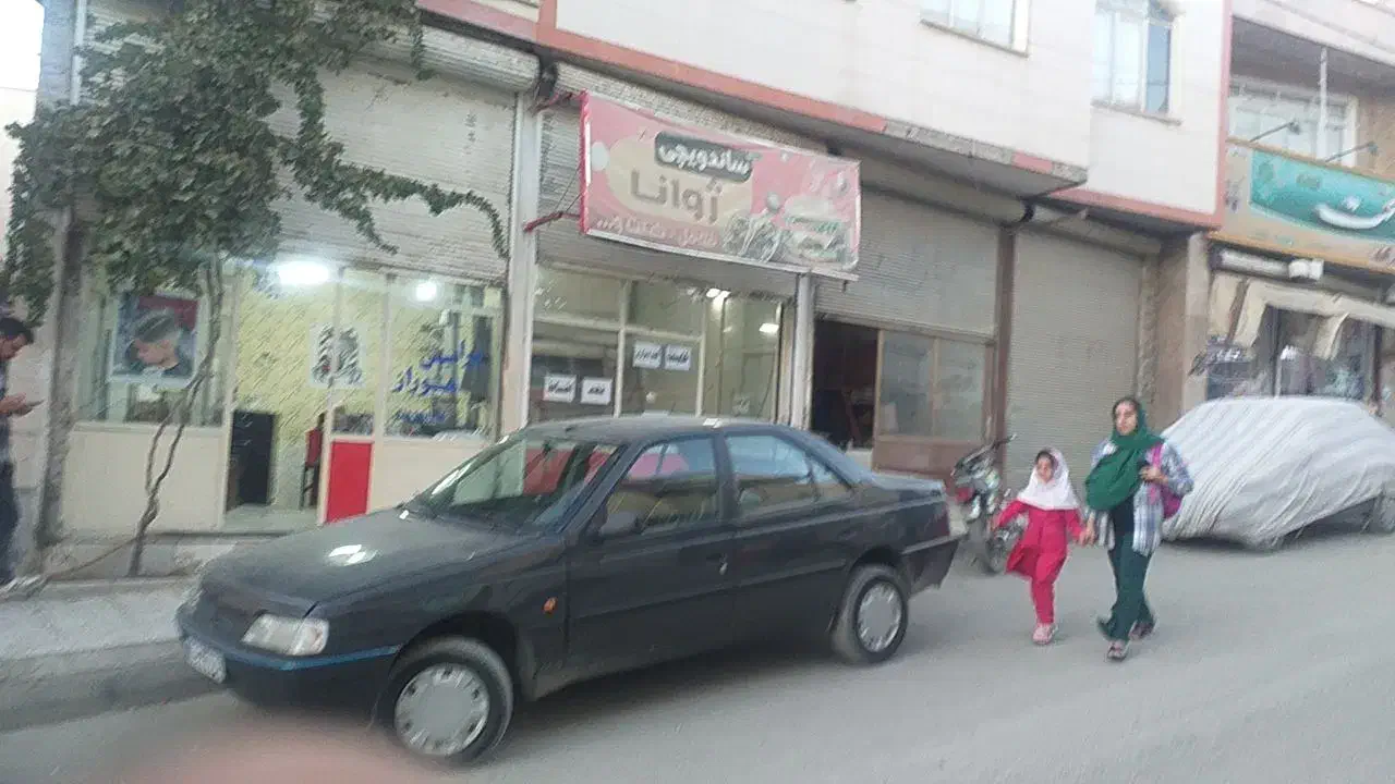 فروش فوری 3 دهنه مغازه فوق العاده نایسر|فروش مغازه و غرفه|دهگلان, |دیوار