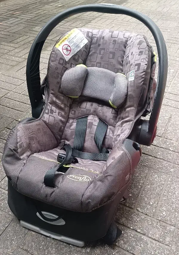 کالسکه و صندلی ماشین و روروئک ایون فلو آمریکا|کالسکه و لوازم جانبی|رشت, گلباغ نماز|دیوار