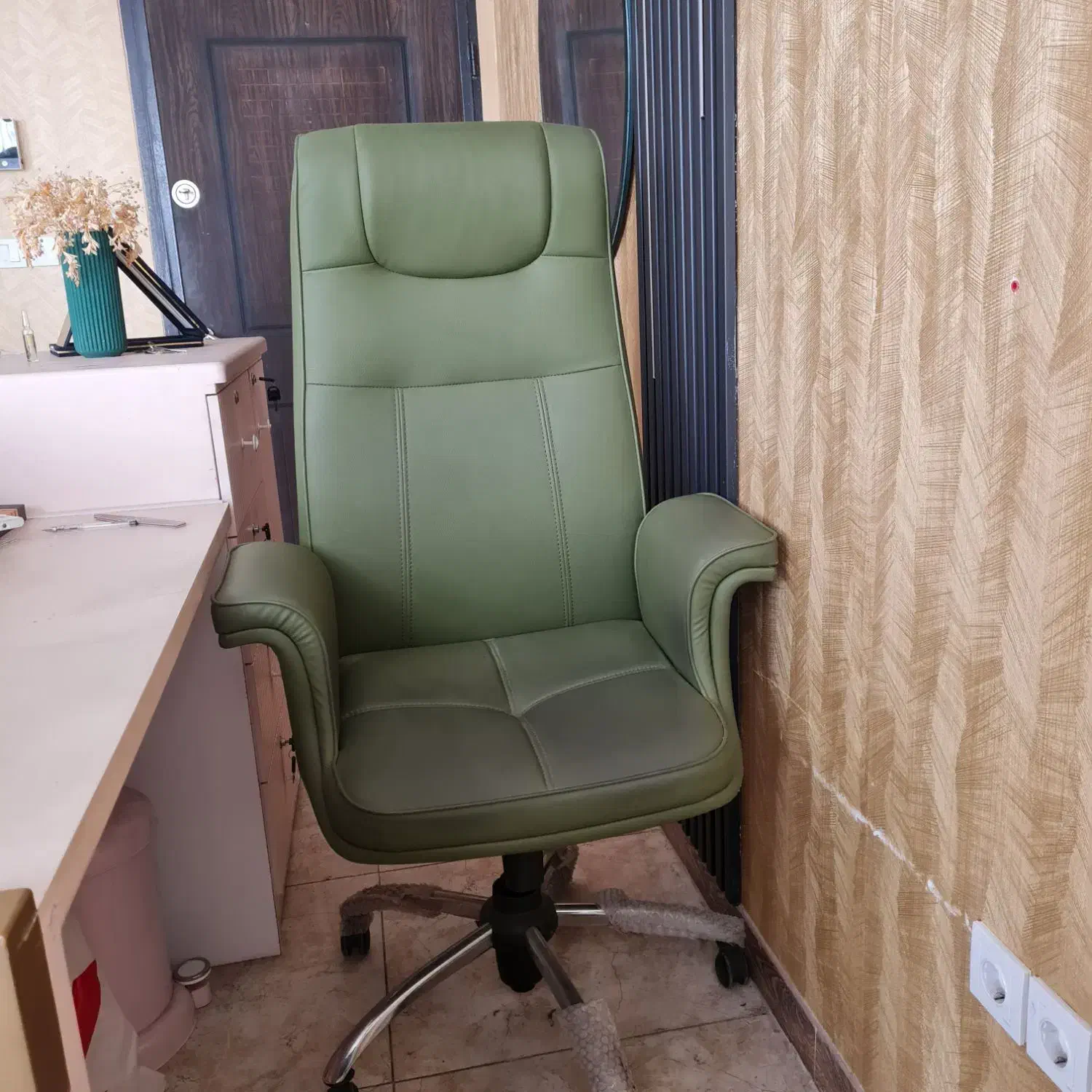 صندلی مدیریت|مبلمان اداری|رشت, نامجو|دیوار