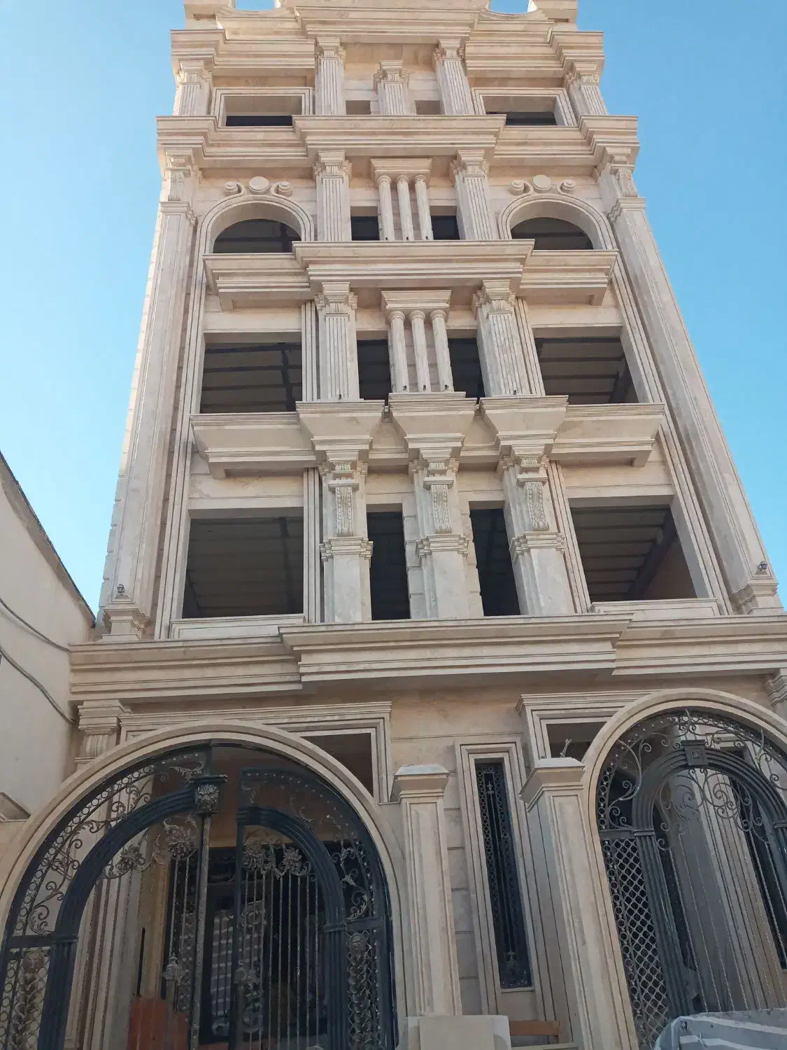 اجرا کلیه نماهای رومی. مدرن.    با بهترین کیفیت|خدمات پیشه و مهارت|ایلام, |دیوار