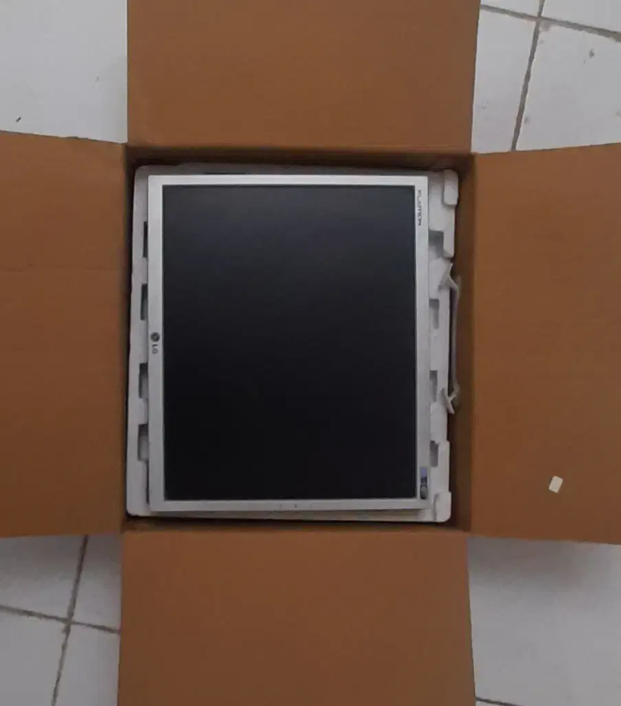 فروش مانیتور ال جی ۱۷ اینچ مادیران کاملا سالم|قطعات و لوازم جانبی رایانه|نور, |دیوار