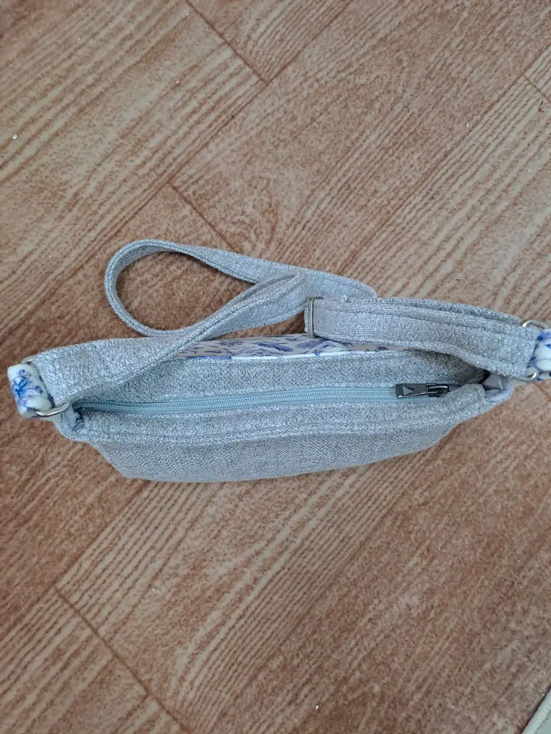 کیف دوشی و بگ|کیف، کفش، کمربند|لاهیجان, کوی خزر|دیوار