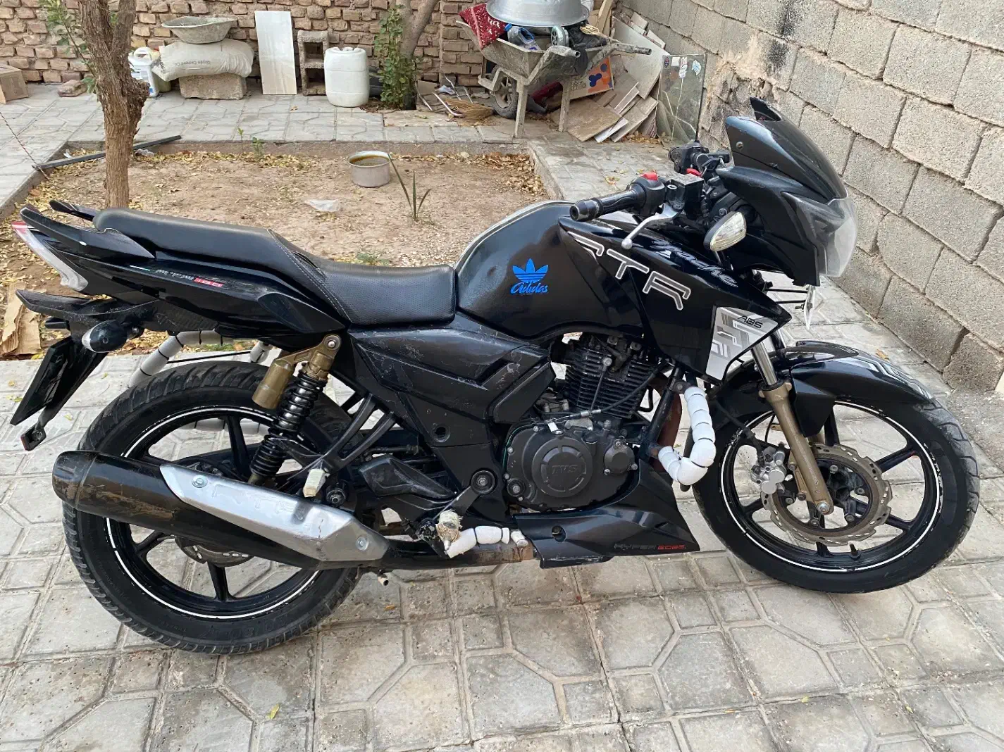 موتور آپاچی مزایدع|موتورسیکلت|سده (خراسان جنوبی), |دیوار