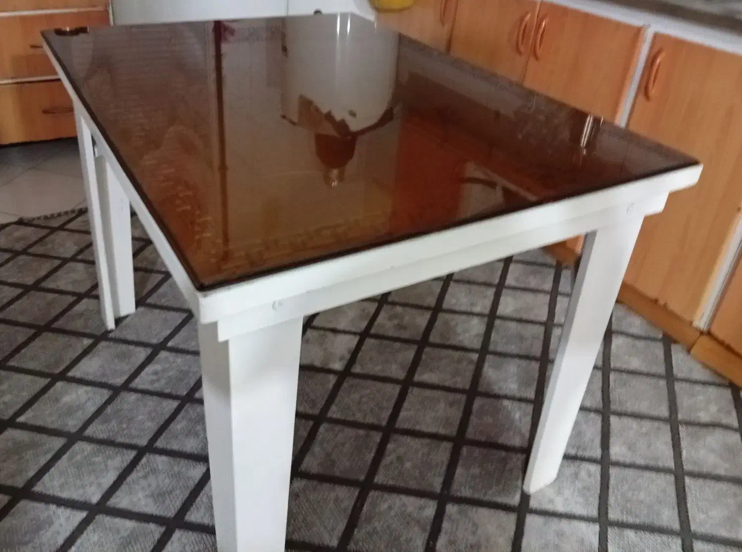 میز ناهارخوری رنگ سفید و طوسی در حد نو|میز و صندلی غذاخوری|قره چای, |دیوار