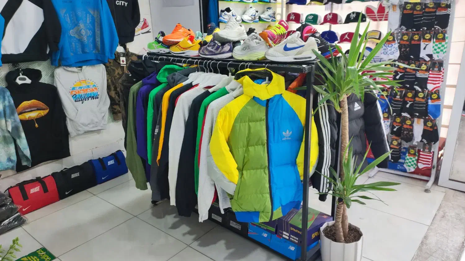 بارجدیدرسید،کتونی اورجینال کاپشن وهودی دورس|کیف، کفش، کمربند|سبزوار, طبرسی (جعفرآباد)|دیوار