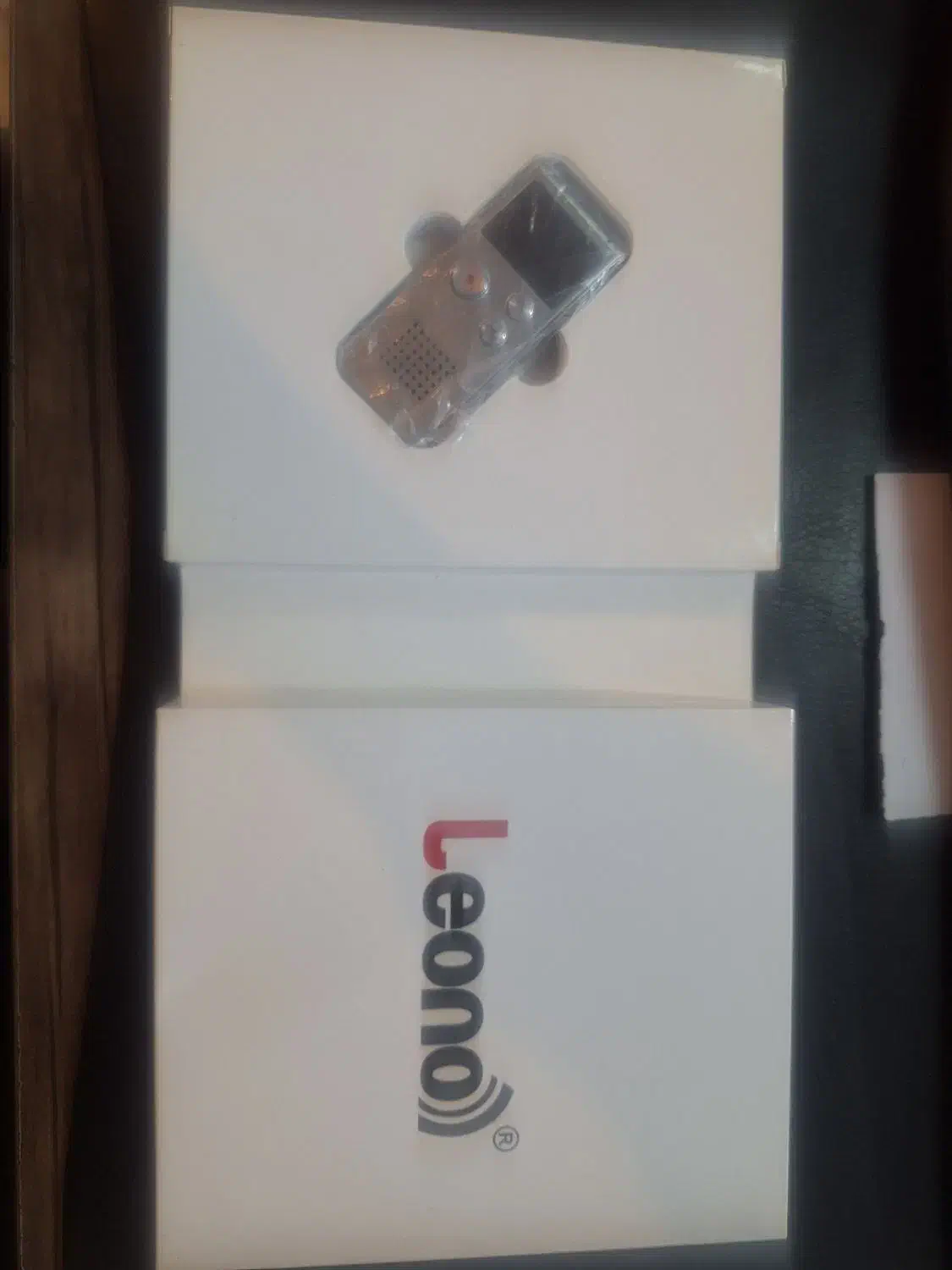 leono|صوتی و تصویری|قم, وادی السلام|دیوار