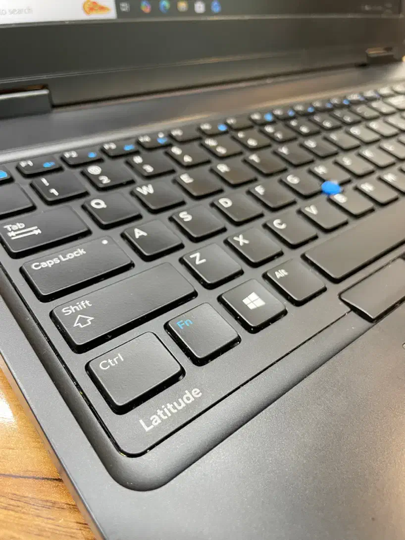 Dell 5580 i5  Ram 8 SSD 256 نسل ۶|رایانه همراه|خمینی‌شهر, |دیوار