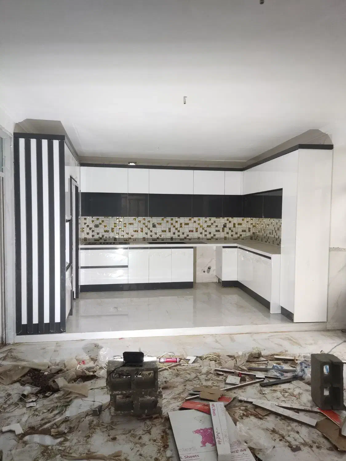 به یک نفر مونتاژ کار حرفه ای نیازمندیم|استخدام معماری، عمران و ساختمانی|میناب, |دیوار