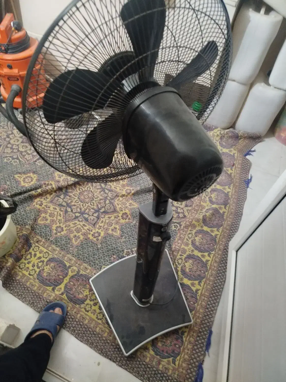 پنکه ایستاده|پنکه و تصفیهکنندهٔ هوا|اصفهان, شاهزید|دیوار