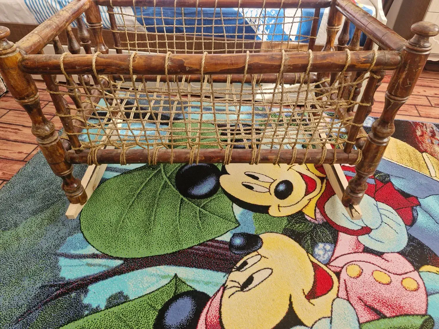 گهواره|تخت و صندلی بچه|زنجان, |دیوار