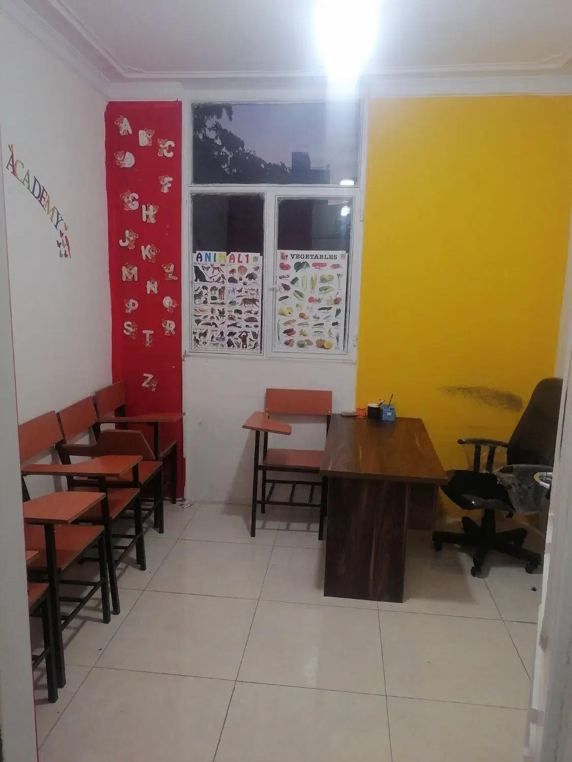 اجاره کلاس آموزشی در بهترین نقطه شهر|اجارهٔ کوتاه‌مدت دفتر کار و فضای آموزشی|قزوین, |دیوار