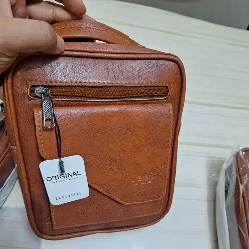 کیف رو دوشی چرم|کیف، کفش، کمربند|کاشان, کارگر|دیوار