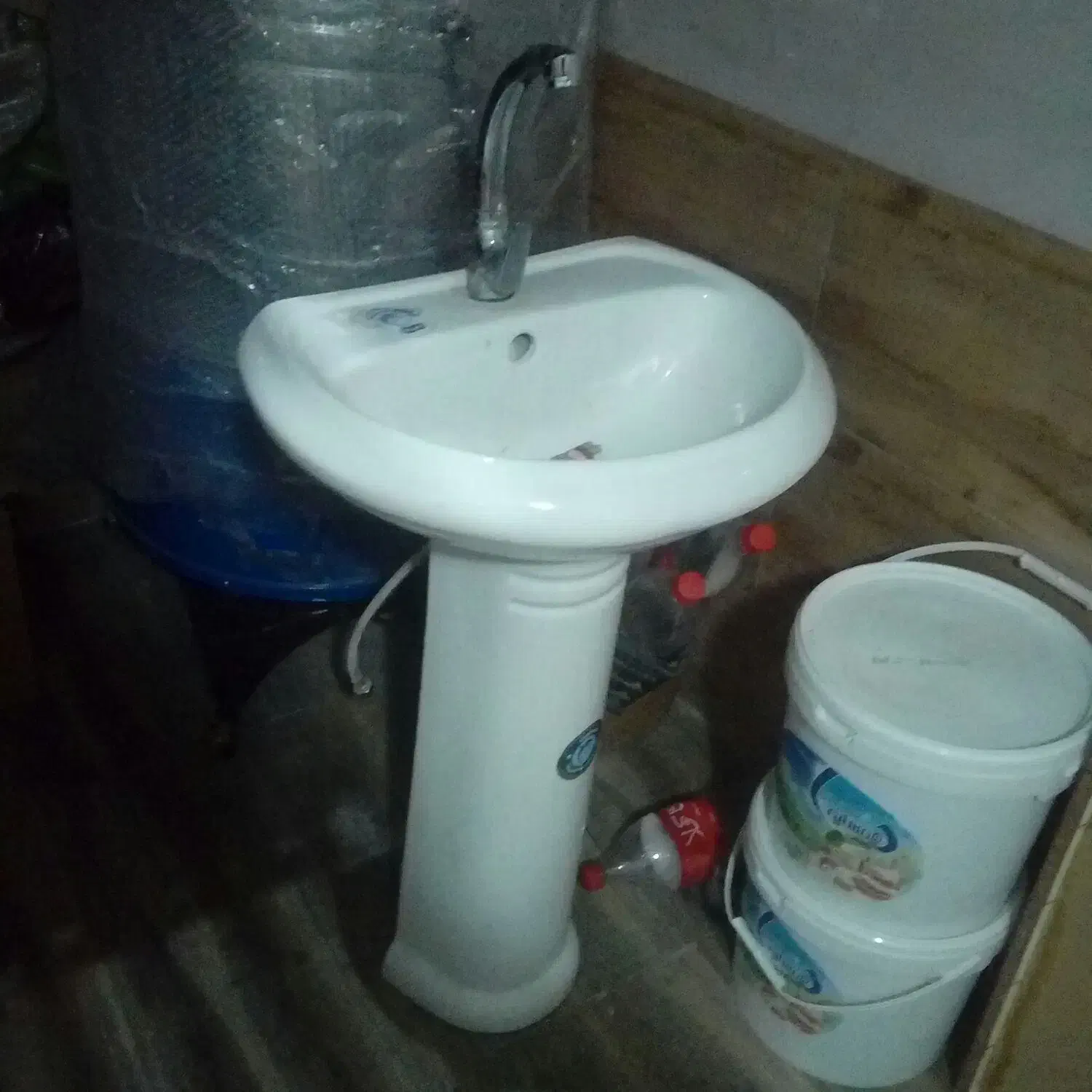 روشویی باشیراب|لوازم سرویس بهداشتی|بهار, |دیوار