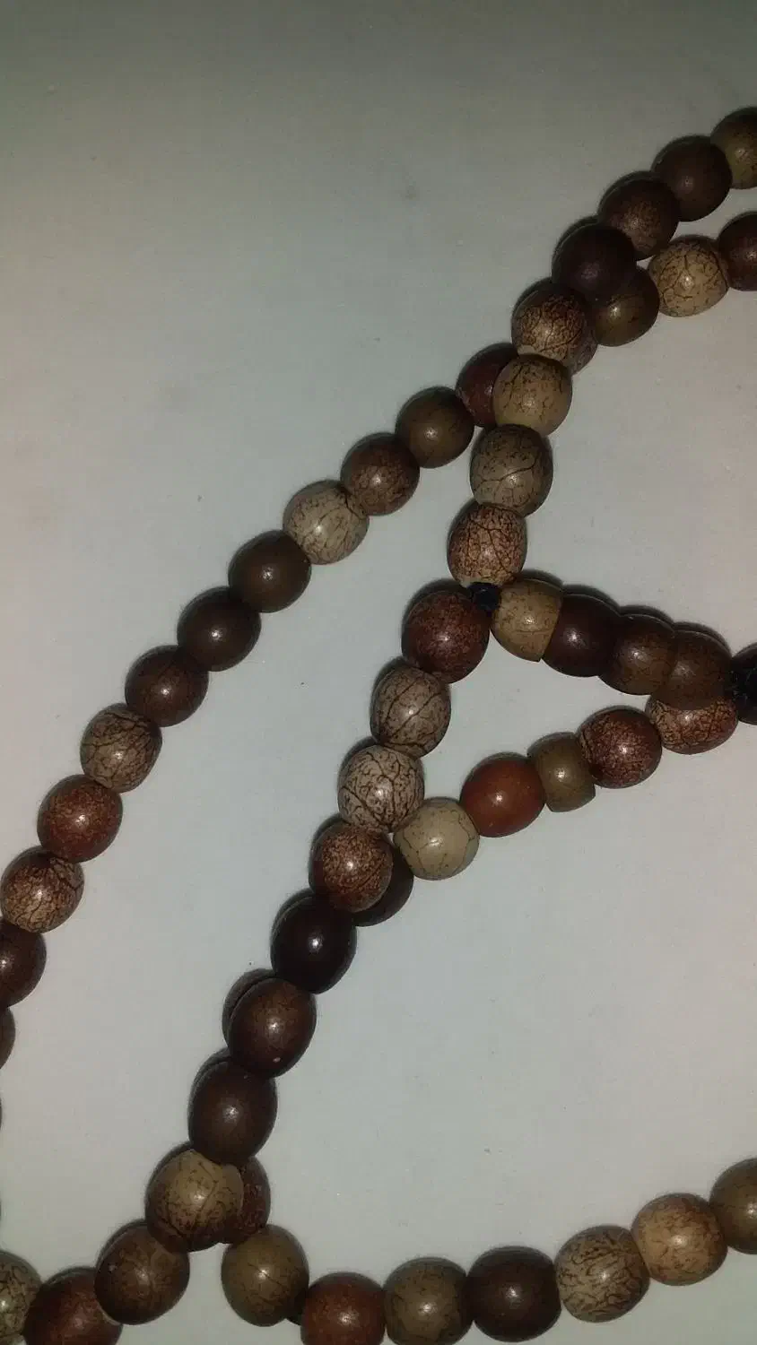 تسبیح یسر|کلکسیون اشیاء عتیقه|رشت, نظری|دیوار