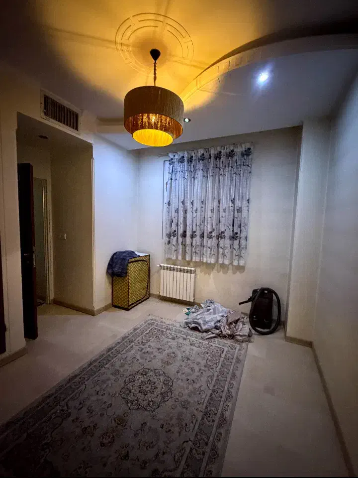 ۹۳ متر، ۲۰۸ غربی، فول امکانات،دو پارکینگ،فرعی دنج