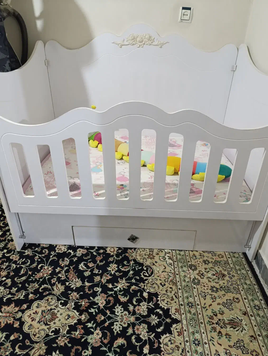 تخت نوزادی|تخت و صندلی بچه|ملایر, |دیوار