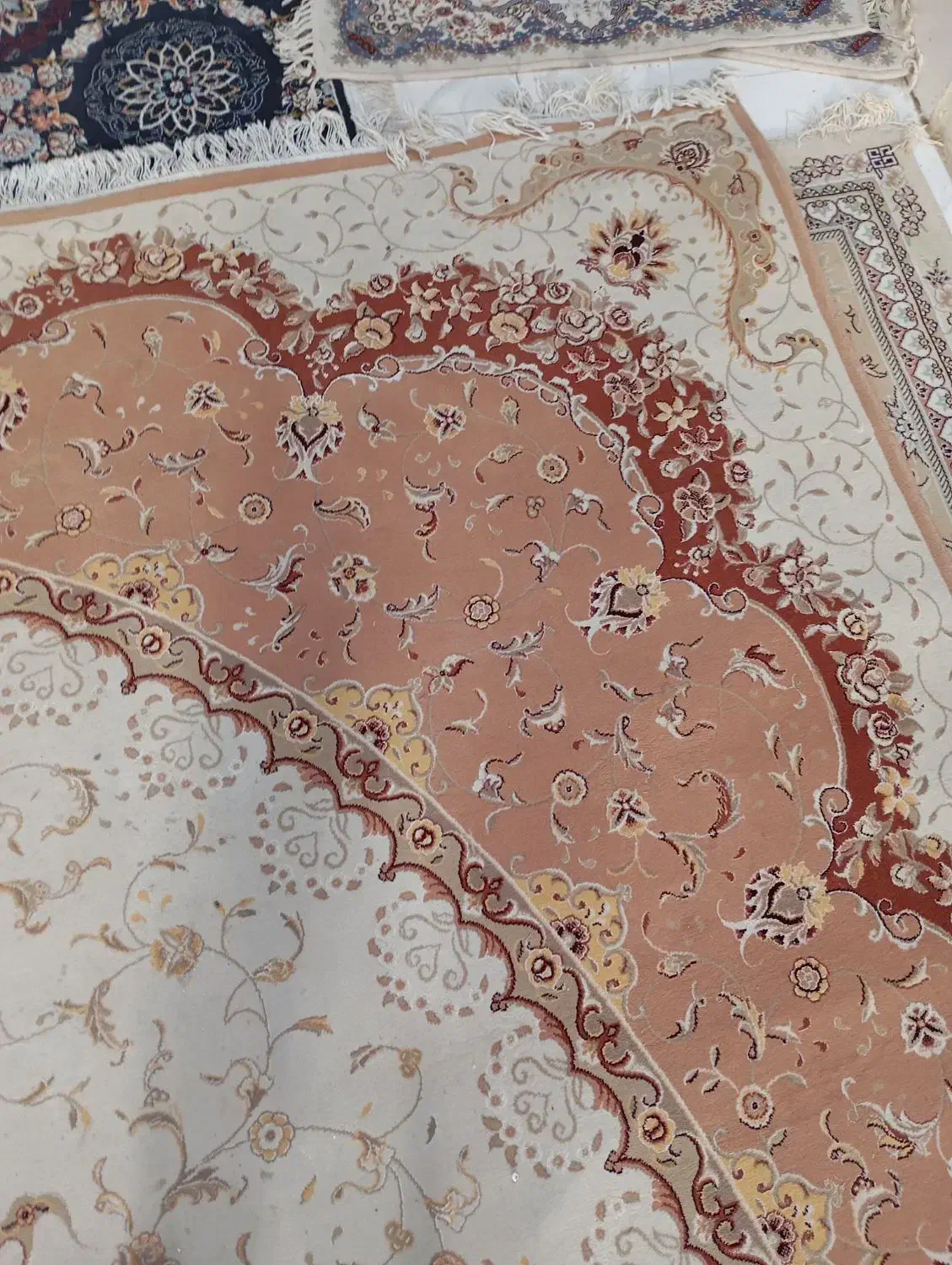 دوتا فرش ضخیم ۱۲متری دونه ای پنج شکل هم|فرش|نورآباد, |دیوار