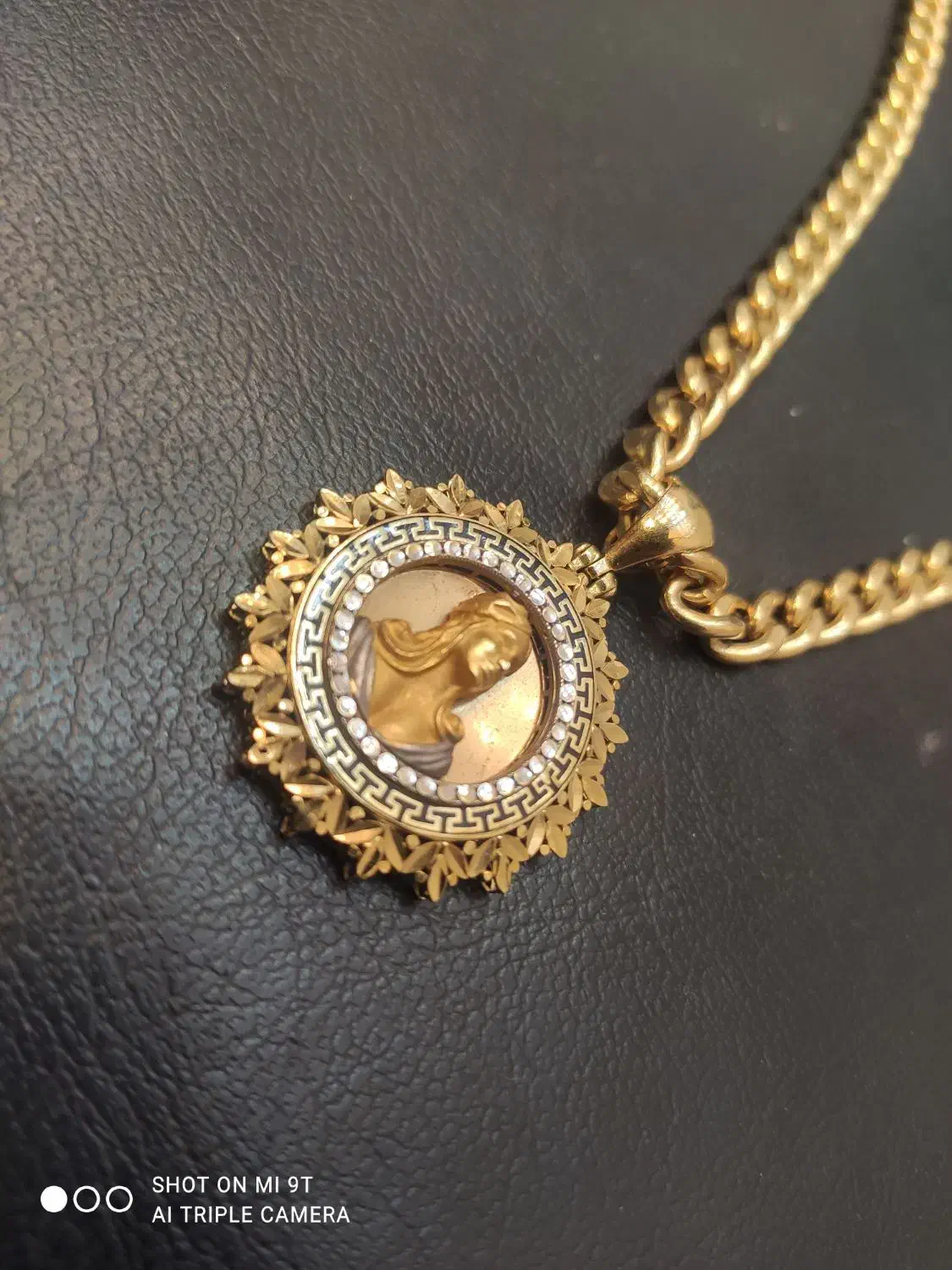 زنجیر و پلاک ورساچه|جواهرات|شوش, |دیوار