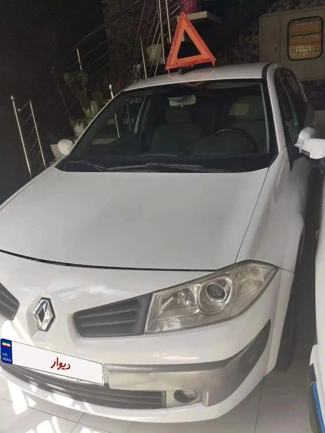 مگان سفید|خودرو سواری و وانت|اصفهان, فروردین|دیوار