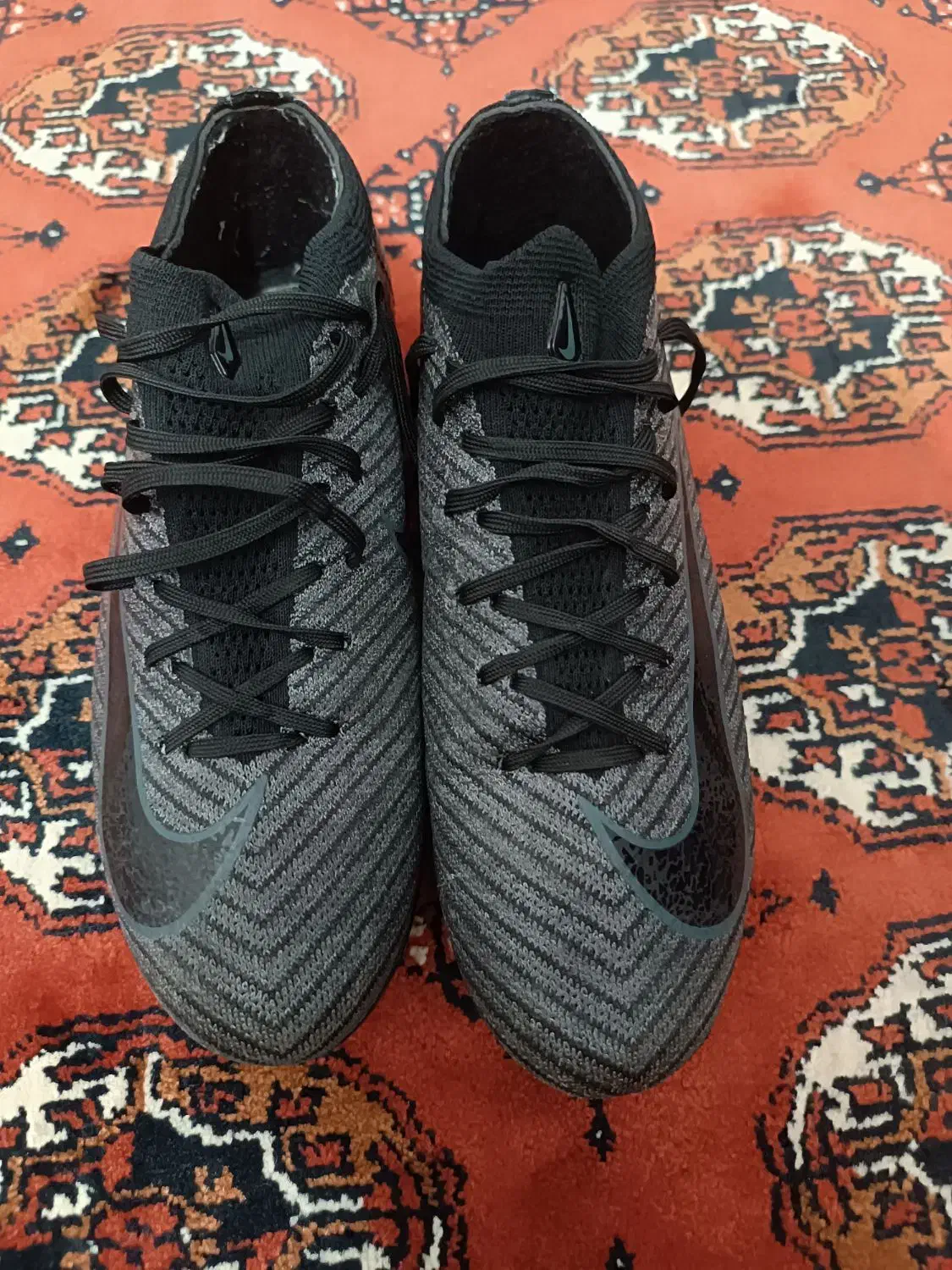 کفش فوتبالی خوب ولی من دوست ندارم|کیف، کفش، کمربند|سنگدوین, |دیوار