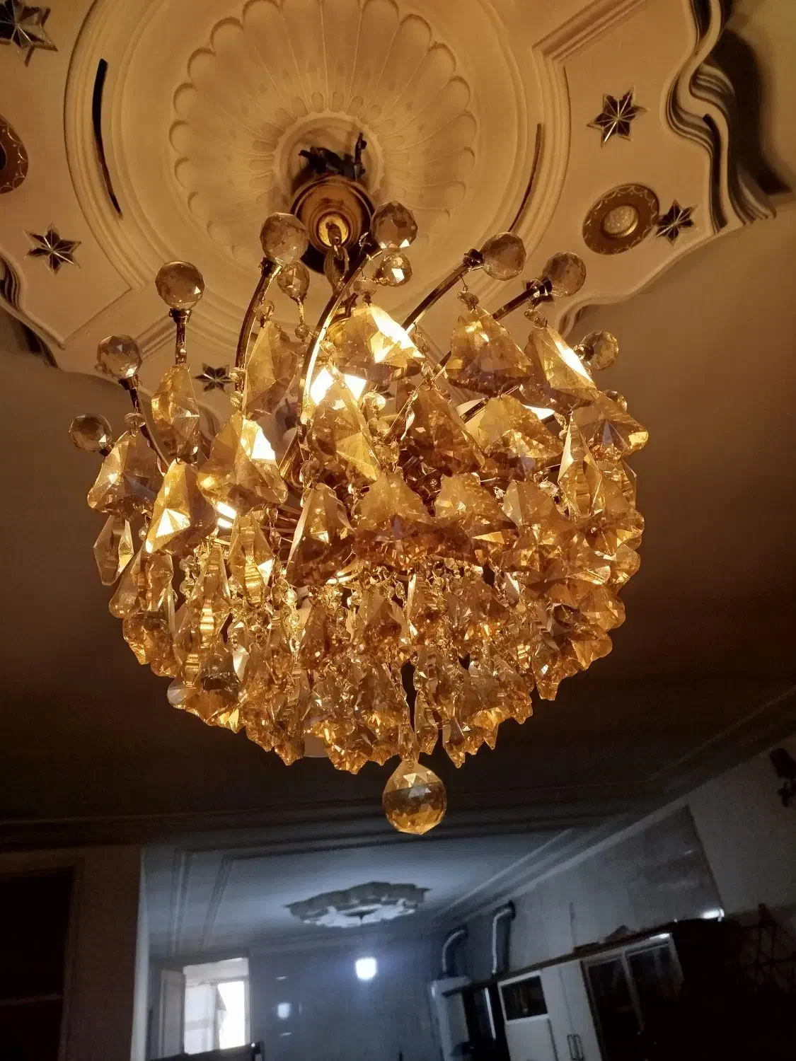 لوستر۶شاخه طلایی|لوستر و چراغ آویز|قم, چهل درخت‎|دیوار