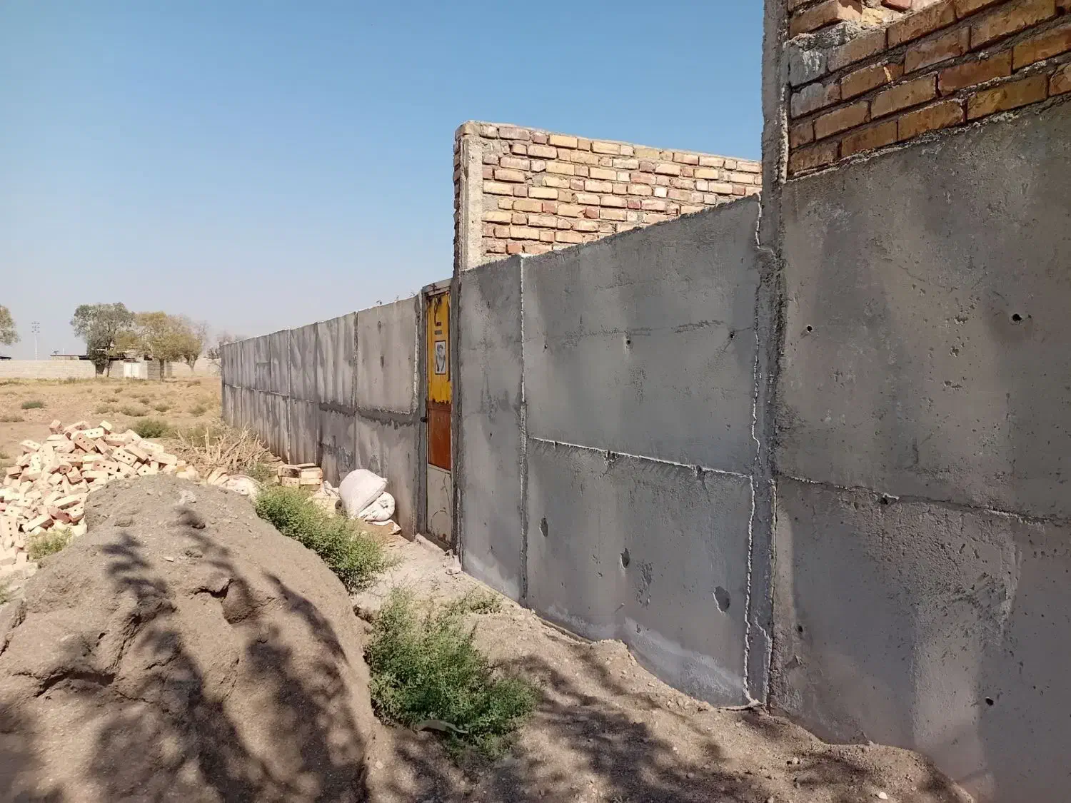 دیوار‌ بتنی‌‌ برادران‌ پیرگزی‌|خدمات پیشه و مهارت|میان جلگه, |دیوار