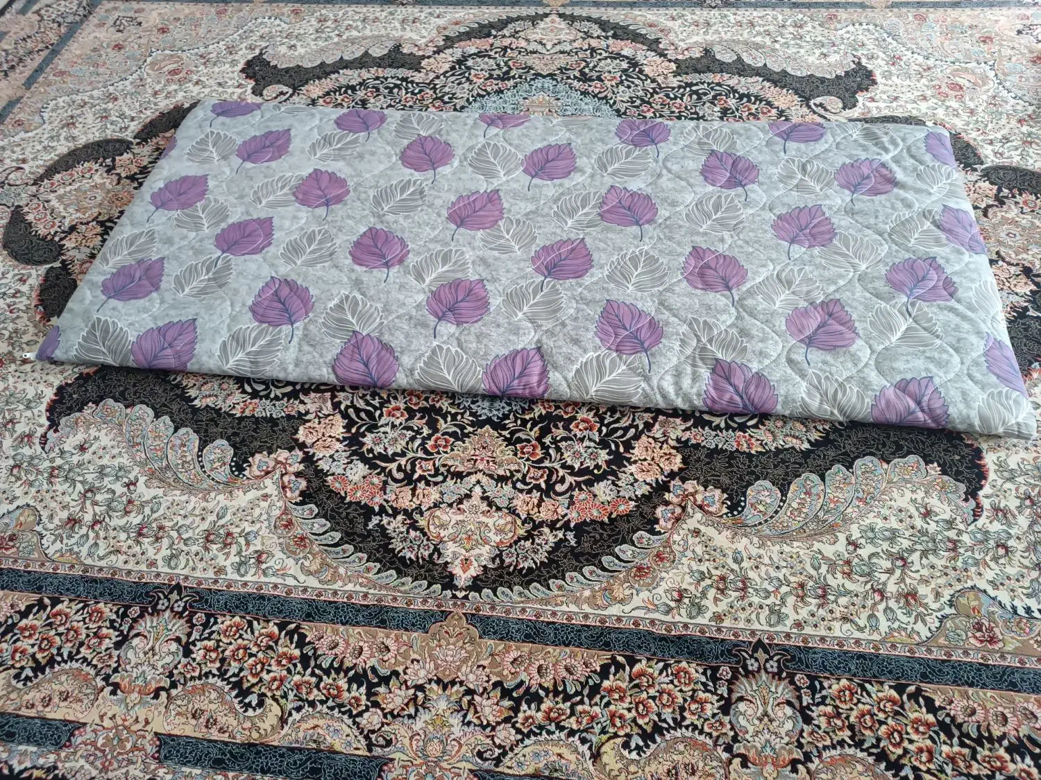 دو عدد تشک مسافرتی به همراه دو عدد لحاف|رختخواب، بالش، پتو|قدس, شهرقدس|دیوار