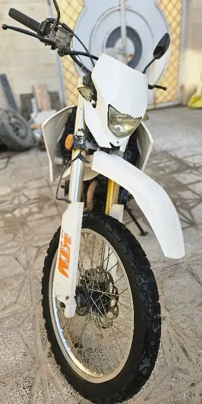 موتور تریل200فلاتKTM مدل1394سفید|موتورسیکلت|بروجن, |دیوار