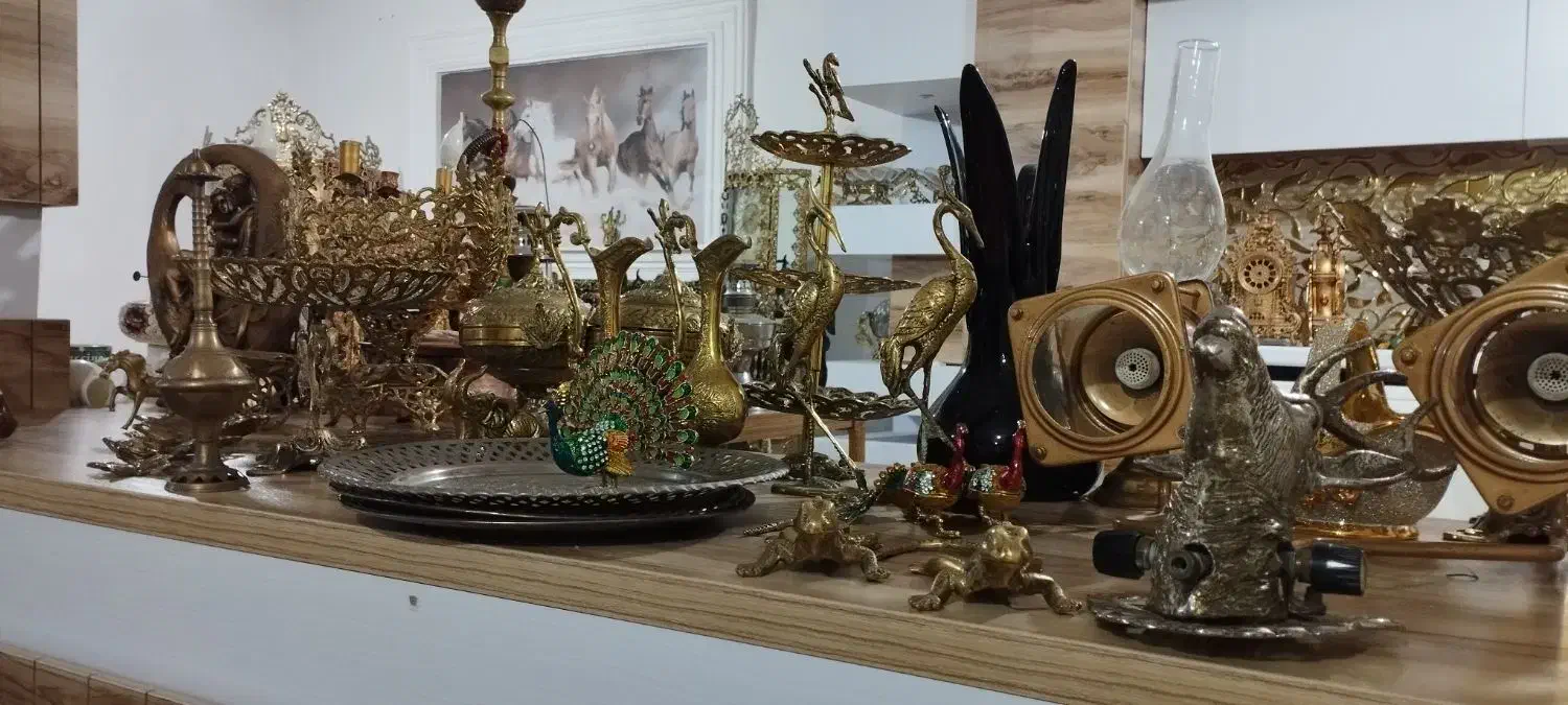 وسایل برنجی|کلکسیون اشیاء عتیقه|اقبالیه, |دیوار