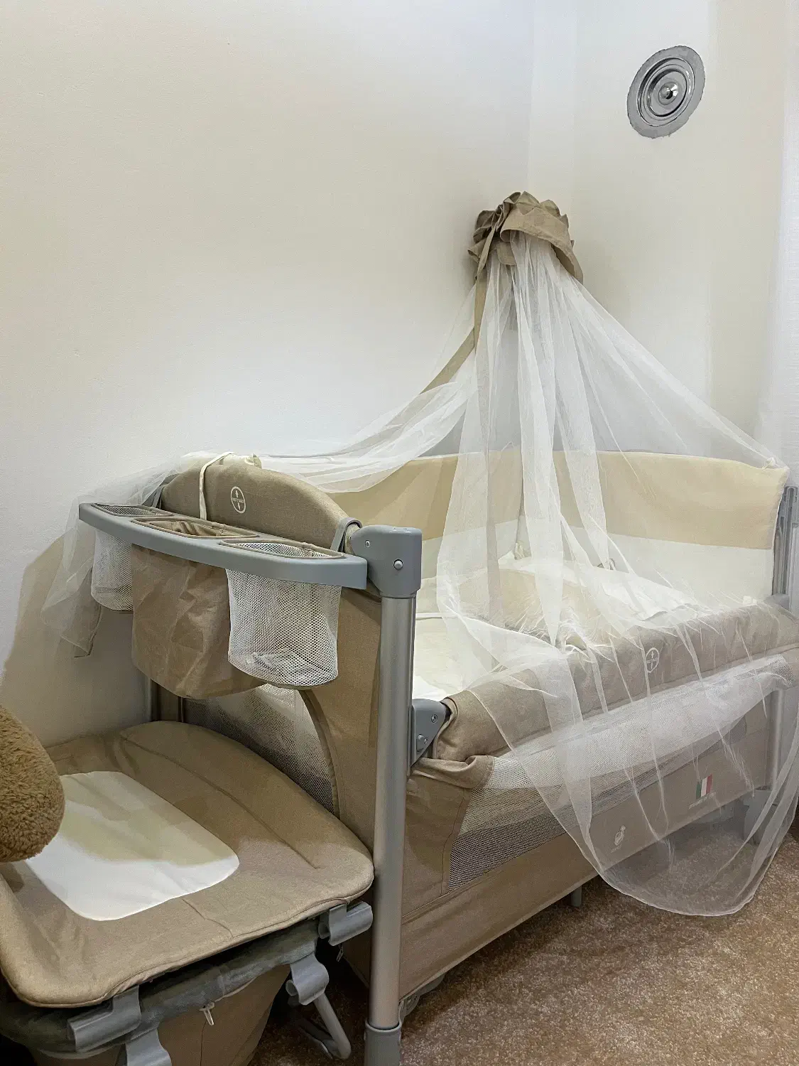 تخت نوزاد|تخت و صندلی بچه|نور, |دیوار