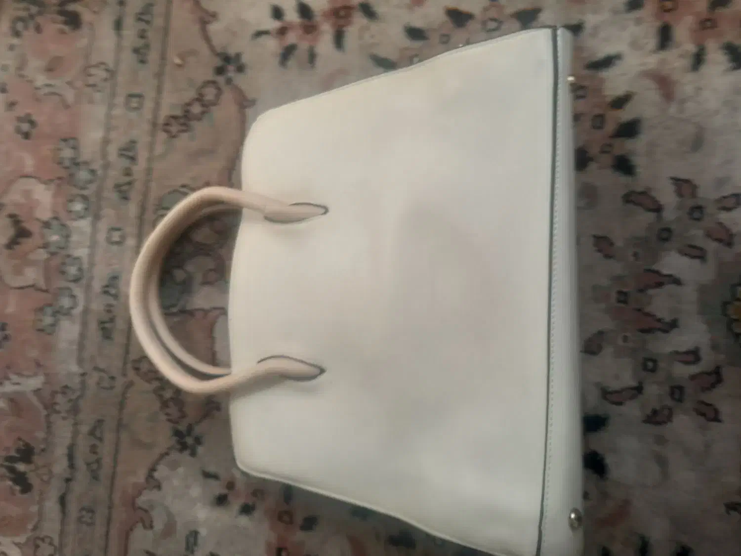 مجلسی و بیرونی|کیف، کفش، کمربند|تهران, خاک سفید|دیوار