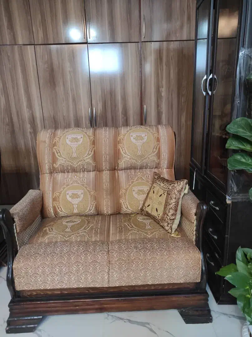 دو دست مبل شش نفره که کلا ۱۲ نفره حساب میشه|مبلمان خانگی و میز عسلی|بم, |دیوار