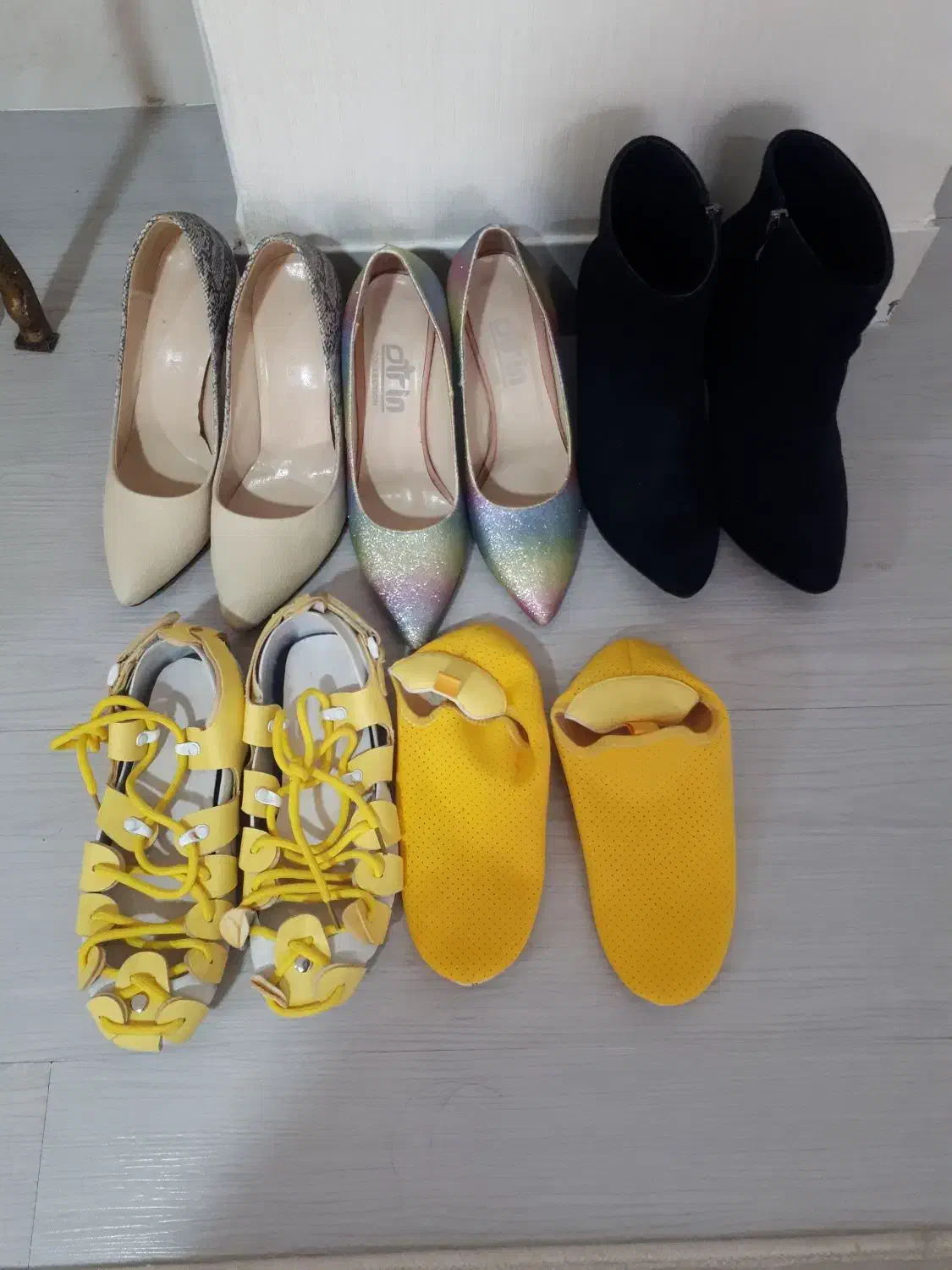 کفش زنانه ۳۰۰تومن|کیف، کفش، کمربند|خمام, |دیوار