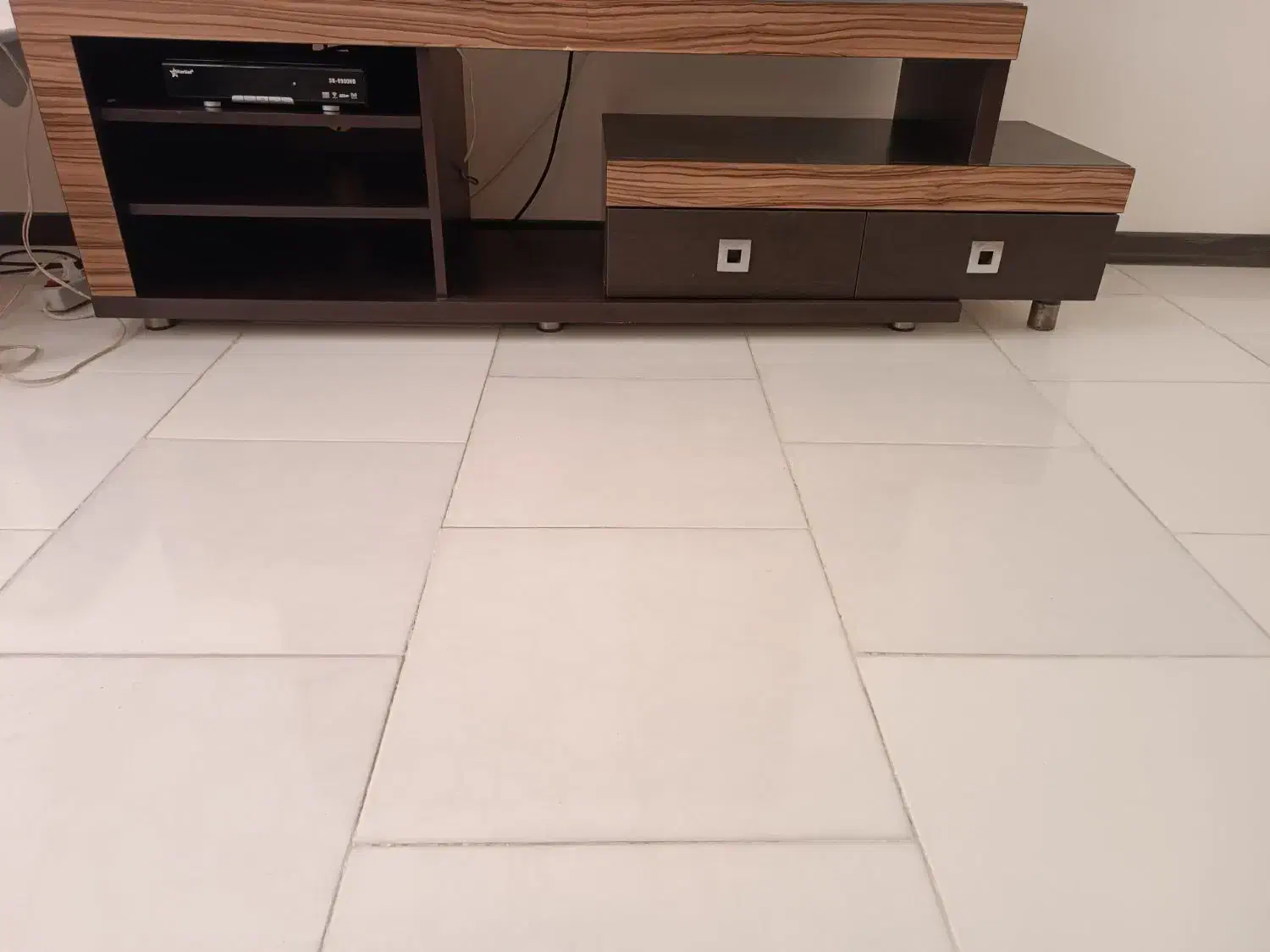 میز تی وی|میز تلویزیون|هشتگرد, شهرک صبا سوله|دیوار