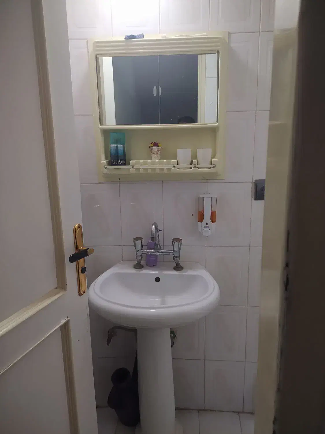 روشویی به همراه آینه تمیز 1تومان|لوازم سرویس بهداشتی|اصفهان, رکن الدوله شرقی|دیوار