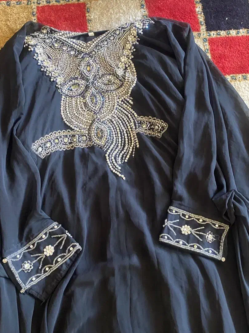 مانتو عربی با سنگ دست دوز|لباس|صدرا-فارس, فاز ۲|دیوار