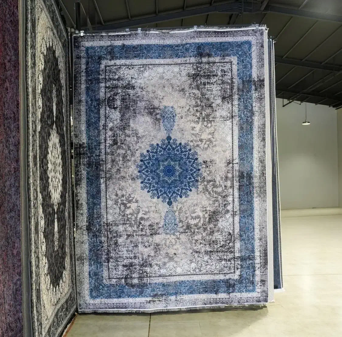 فرش/ازتولیدبه مصرف بابیش از۲۰سال سابقه فعالیت|فرش|شیراز, لاله|دیوار