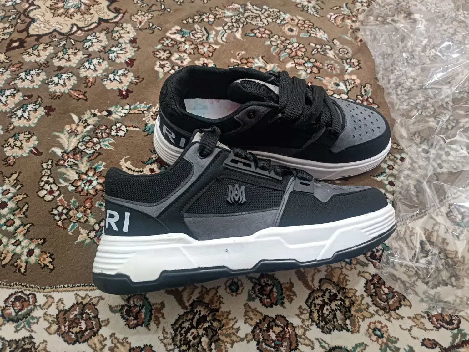 کفش|کیف، کفش، کمربند|کرمان, |دیوار