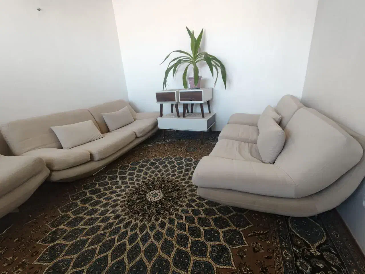 مبل هشت نفره و جلو مبلی و فرش و میز غذاخوری|مبلمان خانگی و میز عسلی|مرند, |دیوار