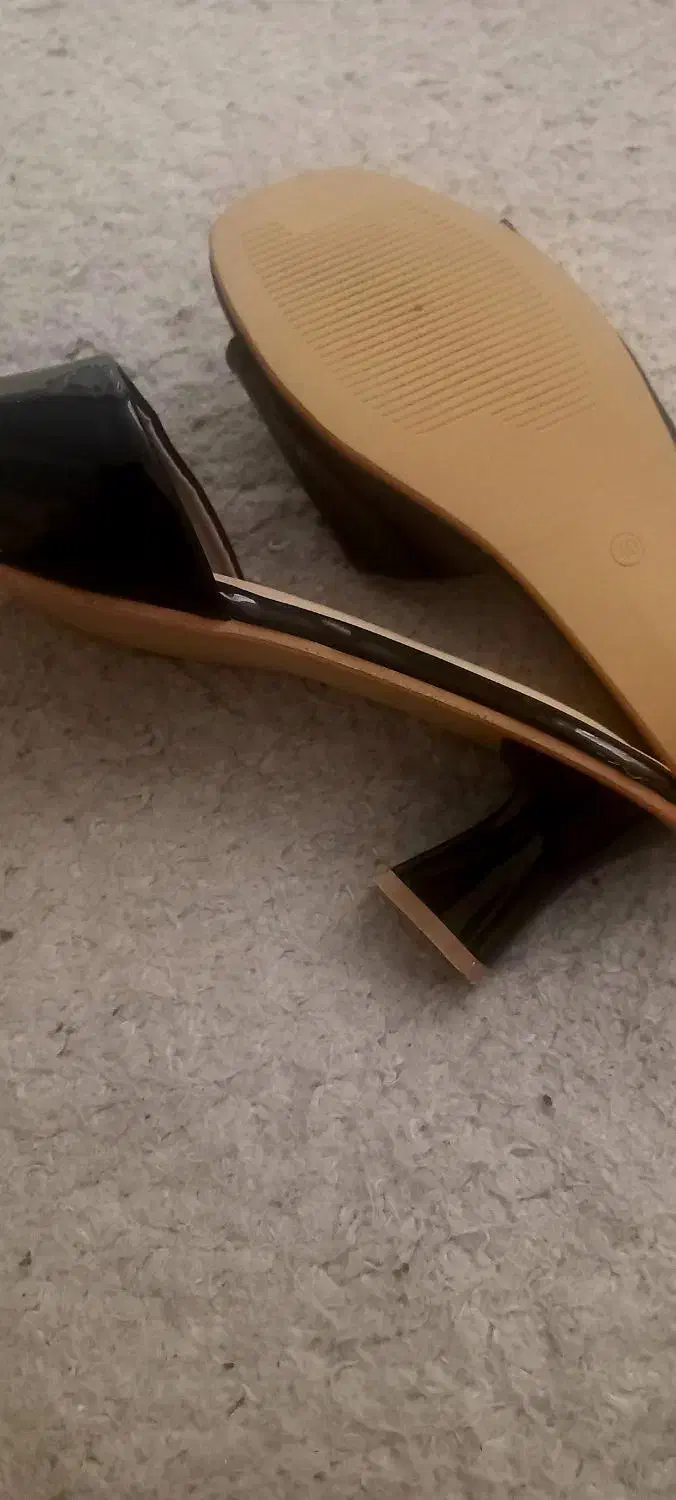 صندل ورنی خارجی سایز ۴۰ کاملا نو|کیف، کفش، کمربند|کرج, کوی زنبق|دیوار