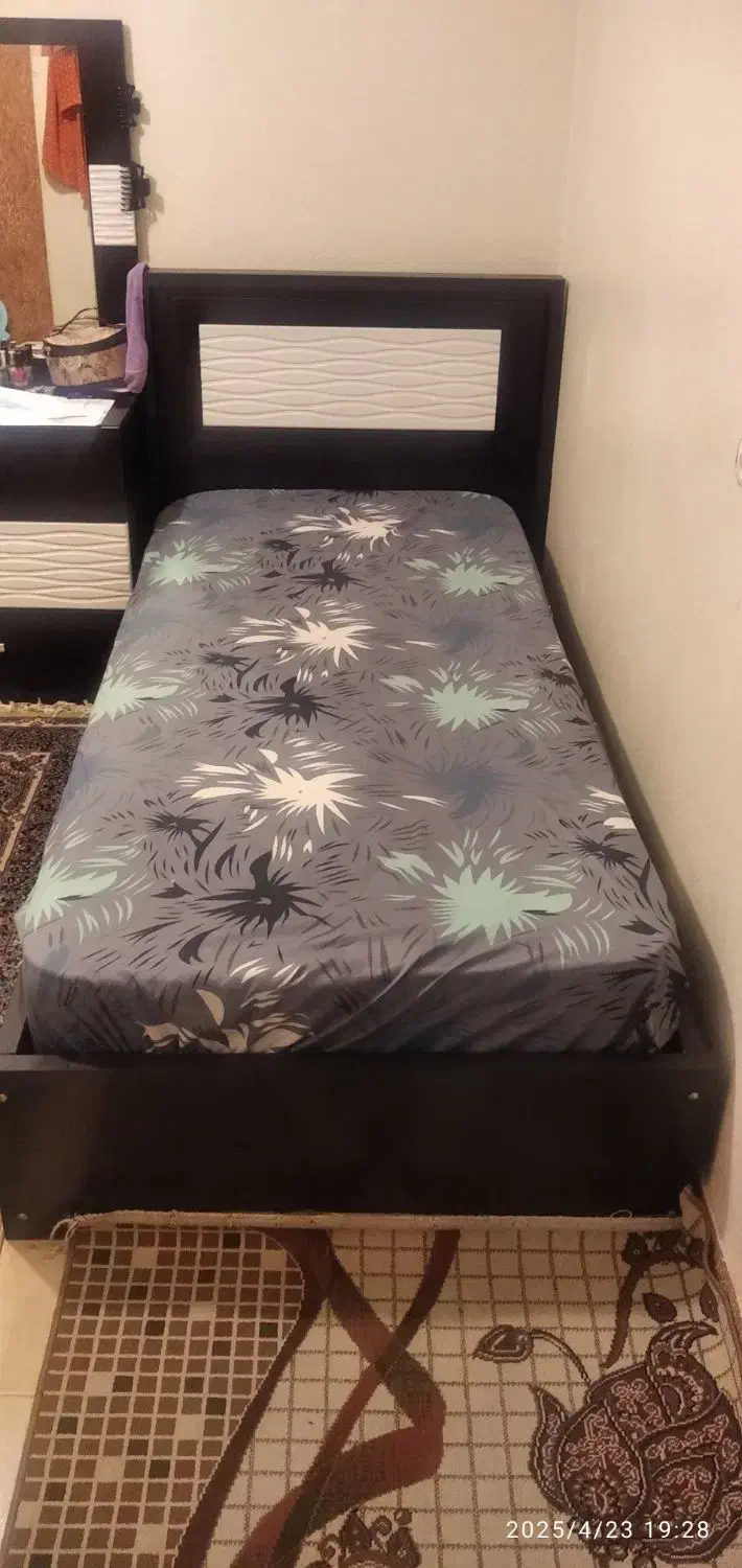 سرویس خواب|تخت و سرویس خواب|شاهینشهر, خانه کارگر|دیوار