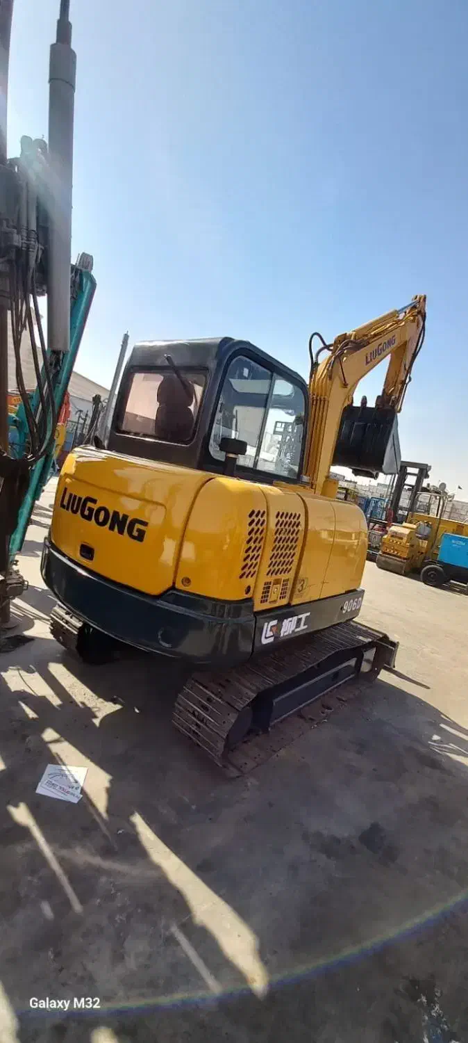 دو عدد مینی بیل سانی و لونگ نگ|ماشین‌آلات صنعتی|شیراز, لب آب|دیوار