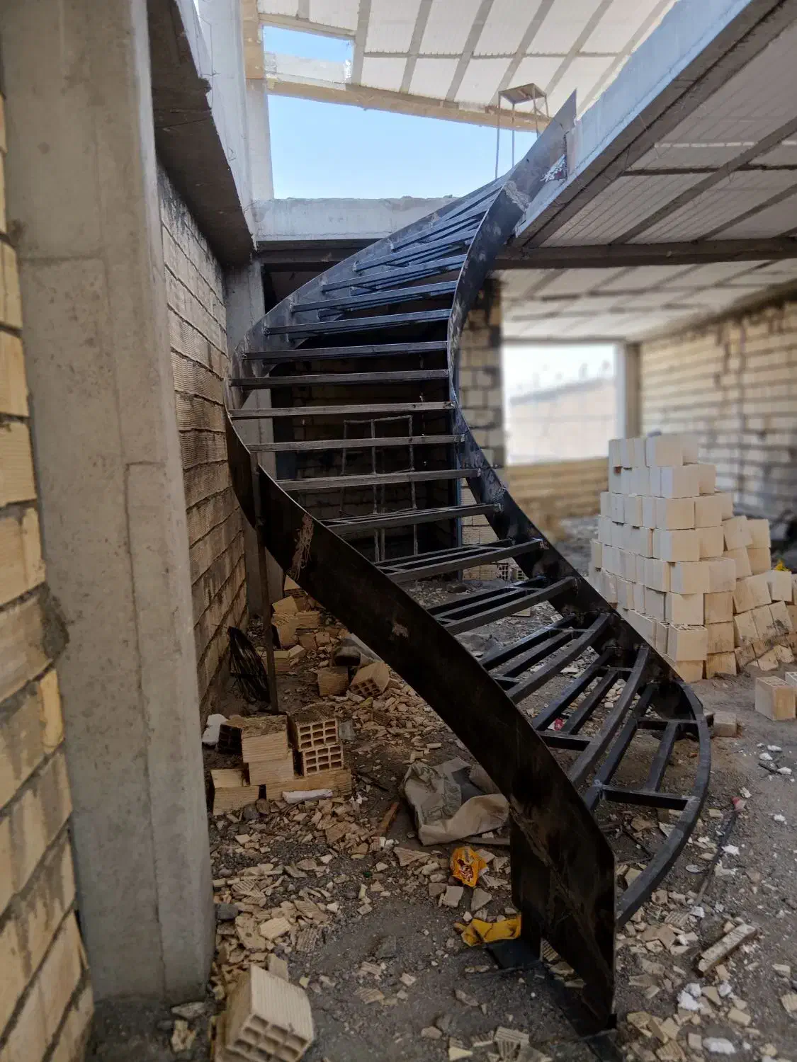 اجرای تخصصی پله های گرد و درب های لوکس|خدمات پیشه و مهارت|دورود, |دیوار